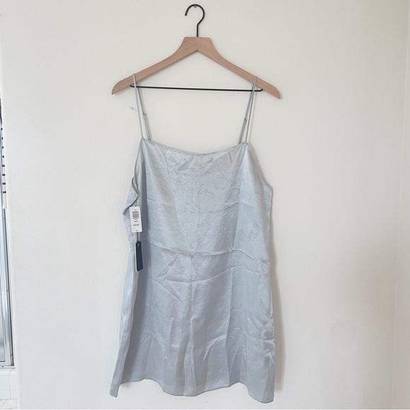 NWT Aritzia Babaton beck slip satin dress in Pearl grey L - Picture 3 of 8